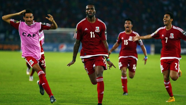 Tuan rumah Piala Afrika 2015, Guinea Khatulistiwa, berhasil lolos setelah pertandingan yang ketat melawan Tunisia, Minggu (1/2) dini hari WIB.