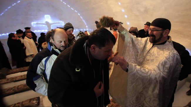 Uniknya Gereja Es di Rumania