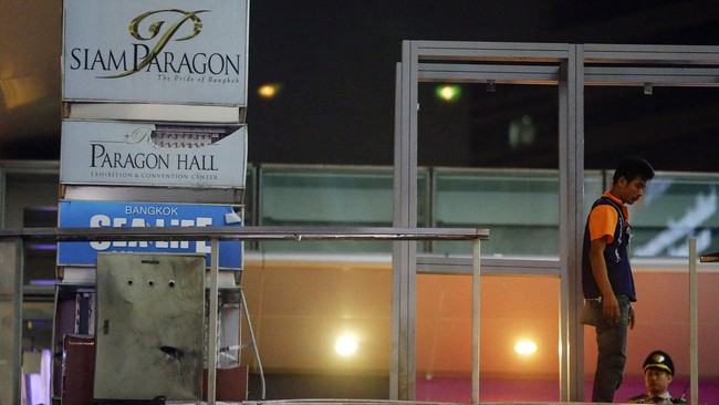 Menyusul insiden di mal ternama Siam Paragon di Bangkok, KBRI Imbau WNI untuk berhati-hati namun juga mengatakan situasi Bangkok masih kondusif sejauh ini.