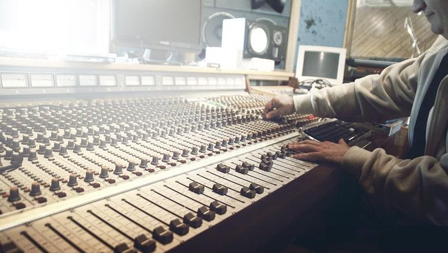 Jika sudah disepakati seluruh pihak terkait, musisi global akan merilis musiknya secara serentak di hari Jumat. Itu dijadikan hari peluncuran album global.