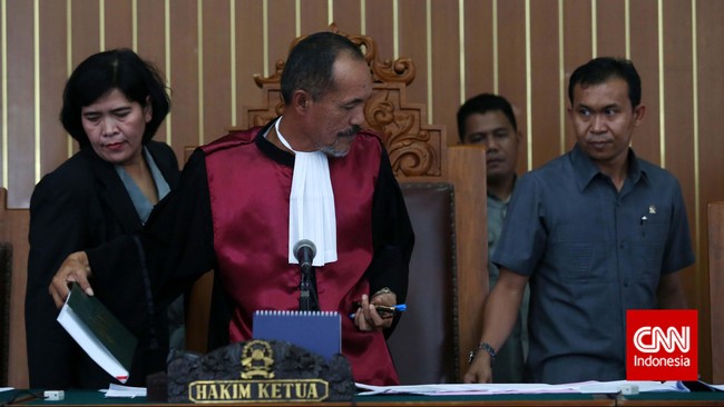 Dalam poin gugatan, secara umum Pengacara Budi Gunawan tak menerima perlakuan KPK terhadap kliennya. Sebab dinilai tak sesuai prosedur KUHAP.