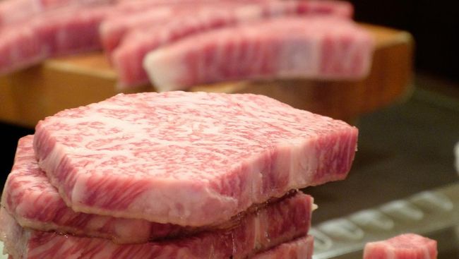 ilmuwan yang berbasis di Universitas Osaka, Jepang menemukan cara untuk mencetak daging sapi wagyu 3D di laboratorium, lengkap dengan marblingnya.