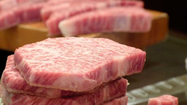 Menkeu Sri Mulyani mengisyaratkan PPN sembako akan menyasar bahan pokok premium, seperti daging wagyu, beras shirataki dan beras basmati.