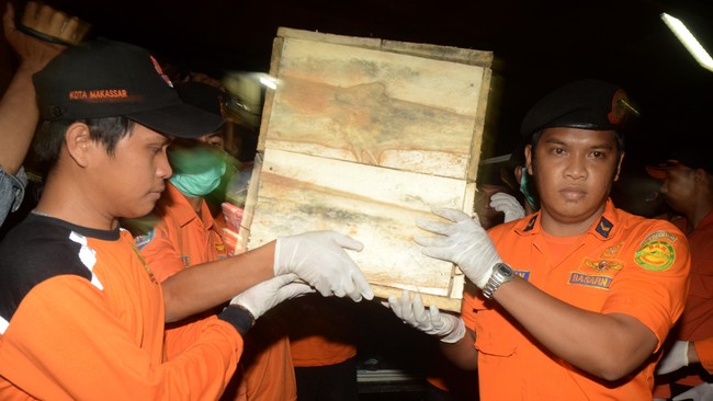 KNKT belum menemukan bukti adanya dugaan Kapten AirAsia QZ8501 meninggalkan kursi pilot sesaat sebelum kecelakaan nahas yang menewaskan 162 orang itu terjadi.