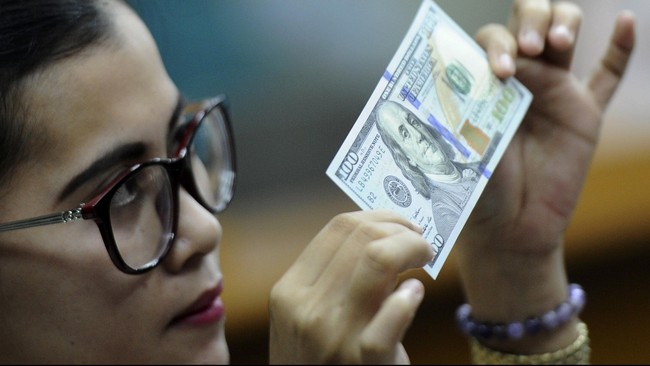 Nilai tukar rupiah terhadap dolar Amerika Serikat (AS) diprediksi menguat di kisaran Rp 12.750-Rp 12.739.