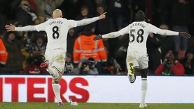 Gol Spektakuler Shelvey Bawa Swansea Tekuk Southampton