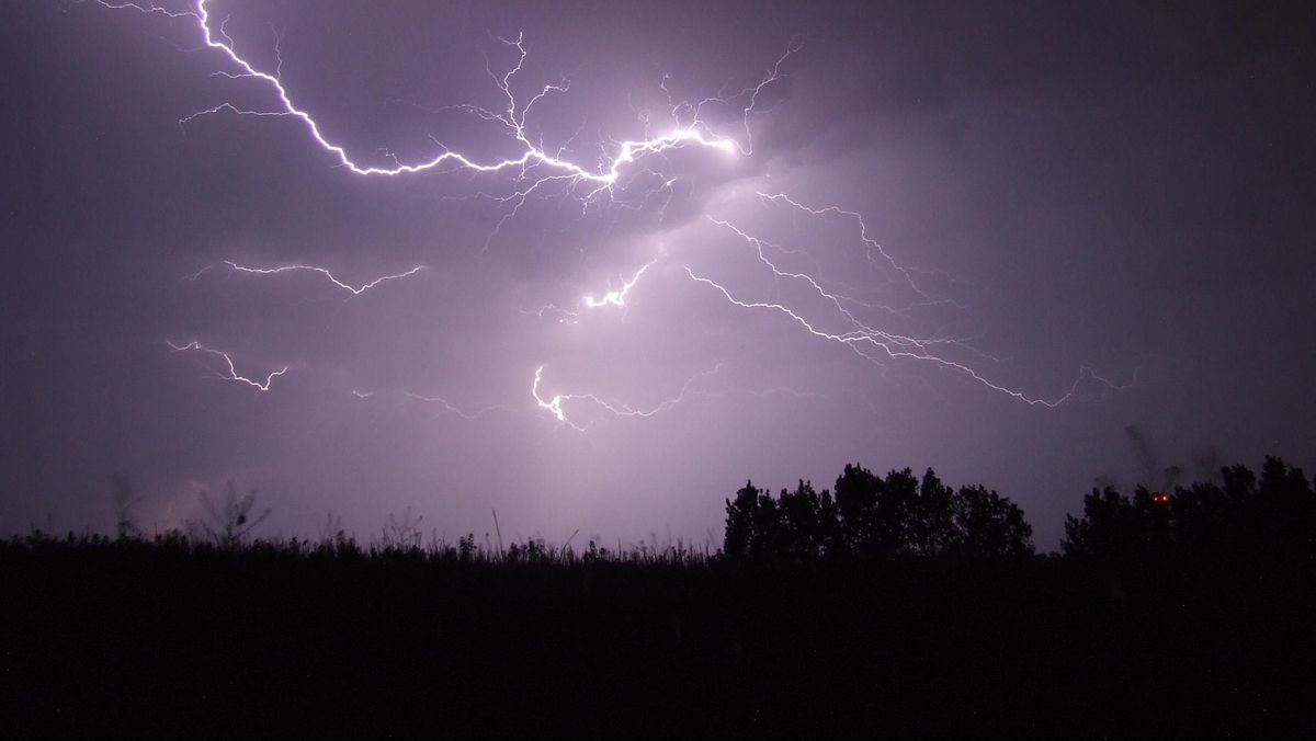 Jeritan Penumpang Kala Petir Menyambar Pesawat hingga Muncul Bola Api