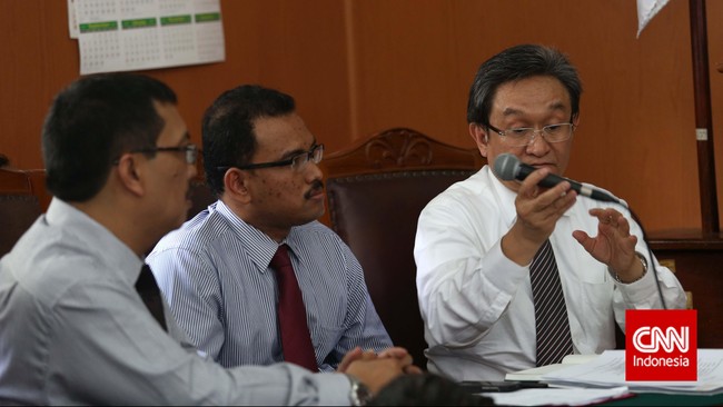 Kuasa hukum Budi Gunawan dinilai salah menafsirkan kata 'tindakan lain' dalam pasal 95 Kitab Undang undang Hukum Acara Pidana.