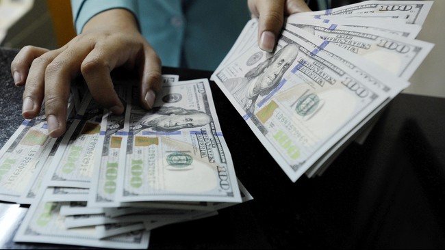 Nilai tukar rupiah berada di level Rp14.851 per dolar AS pada Selasa (13/9) sore, melemah 9,5 poin atau minus 0,06 persen dari perdagangan sebelumnya.