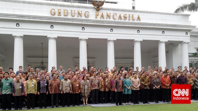 Presiden Joko Widodo dianggap belum merangkul seluruh lapisan masyarakat terlebih mereka yang tidak mendukungnya saat Pilpres 2014.