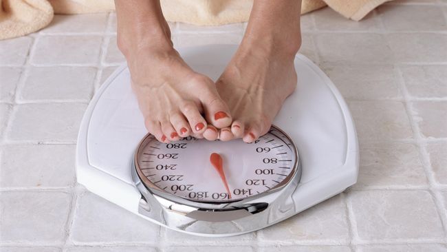 Kelebihan berat badan memang masalah yang besar. Tapi tahukan Anda ternyata asupan vitamin juga bisa memengaruhi kelebihan berat badan?