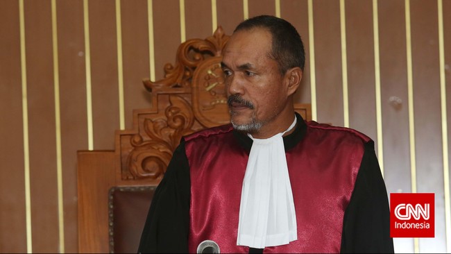 KPK menyatakan penetapan tersangka terhadap Budi Gunawan tak cacat hukum karena mereka memiliki dua alat bukti cukup terkait kasus korupsi Budi.