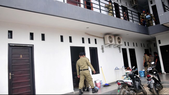 Polisi mengatakan surat pemecatan Co-Pilot Wings Air Anjar Aji Surya dikirim ke rumah korban, bukan ke indekos lokasi bunuh diri.