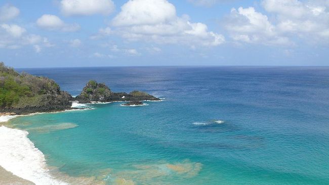 Di seluruh dunia, ada begitu banyak pantai yang indah. Namun, beberapa pantai ternyata memiliki keindahan dan keunikannya masing-masing.