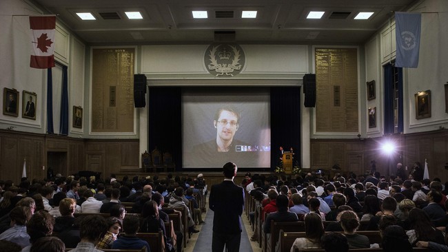 Pembocor rahasia intelijen Amerika Serikat itu membicarakan banyak hal dengan sekitar 1.000 siswa SMA di Kanada dalam sebuah seminar.
