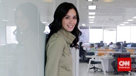 Marsha Timothy dan Rancangan Sebastian Gunawan di Cannes 2017