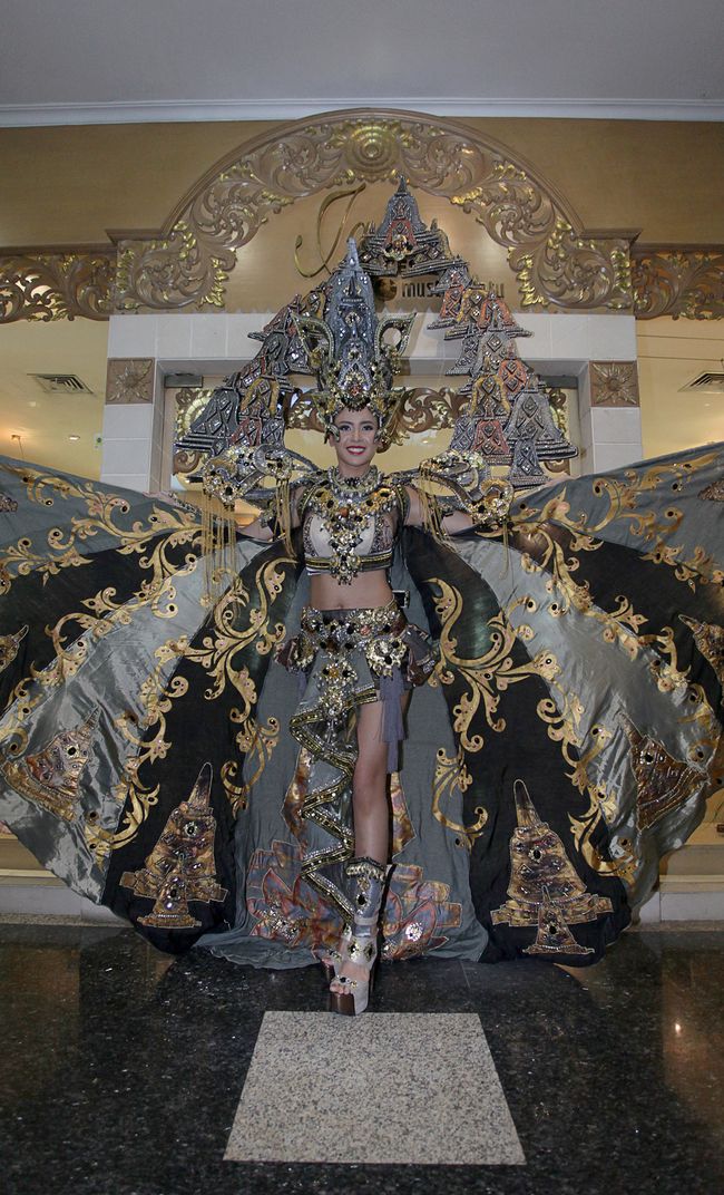 Puteri Indonesia Pamerkan Tiga Kostum Nasional Terbaik Dunia