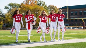 Cara Model Seksi Victoria's Secret Rayakan Super Bowl