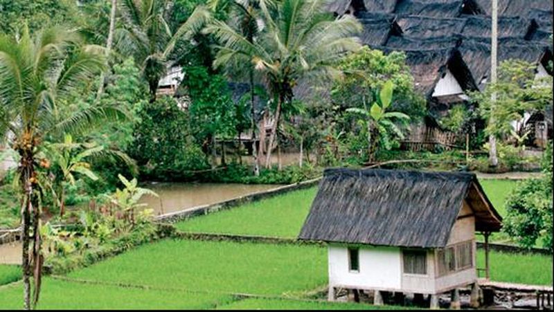 Indonesia memiliki banyak keindahan alam tersembunyi. Sayangnya, seringkali anak muda Indonesia lebih sering traveling ke luar negeri.