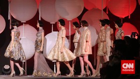 Foto-foto Cheongsam Modern Kaya Detail dari Sebastian Gunawan