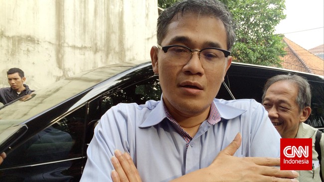 TKN Joko Widodo-Ma'ruf Amin diperintahkan untuk tak agresif dan tak mengikuti "isu-isu recehan" jelang Pilpres 2019 namun tetap proaktif.