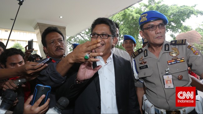 PDIP juga mengajak para ketua umum partai politik pendukung pemerintah untuk menggelar rapat bersama Presiden Joko Widodo dalam waktu dekat. 