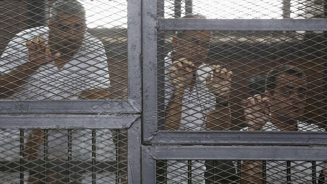 Pembebasan satu wartawa Al Jazeera berkebangsaan Australia dianggap membahayakan dua tahanan Al Jazeera lain yang kini masih mendekam di penjara.