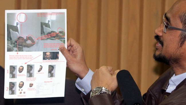 Setelah petinggi PDIP membeberkan soal lobi politik Abraham Samad jelang Pilpres, kini seorang caleg gagal mengaku sebagai pemotret foto mesum sang Ketua KPK.