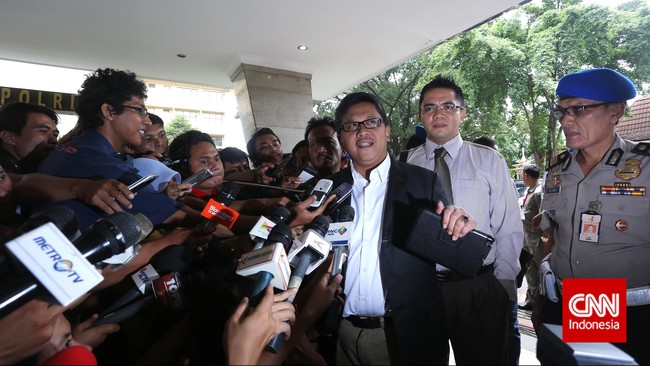 Para politikus PDI Perjuangan tak masalahkan pemanggilan Hasto Kristianto oleh komisi hukum DPR. Persoalan pertemuan dengan Samad memang harus dibuka. 