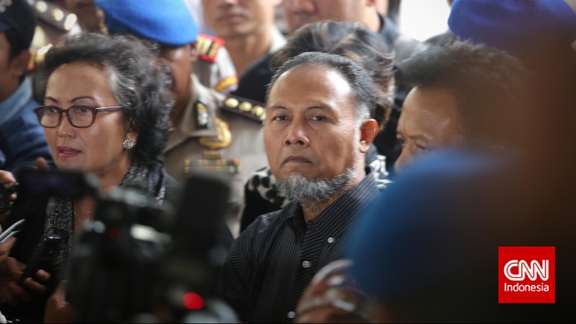 Bambang pun memenuhi janjinya untuk kembali pulang karena penahanan oleh kepolisian pun hanyalah kabar burung yang disambut sukacita di KPK.