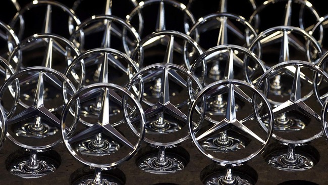 Jerman perintahkan Daimler melakukan 'recall' tambahan pada 60 ribu unit Mercedes-Benz terkait masalah kecurangan emisi.