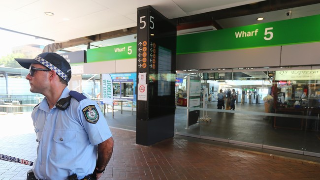 Ledakan terjadi di ruangan trafo listrik saat empat orang pekerja tengah melakukan pemeriksaan rutin di Mall Galleria, wilayah Morely, kota Perth, Australia.