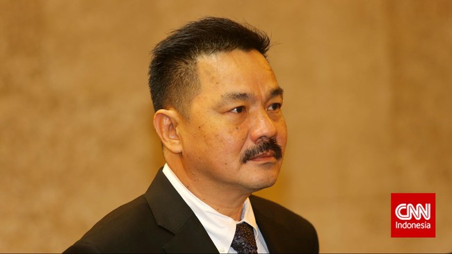 Anggota Komisi XI DPR RI Johnny G Plate mengatakan Rusdi Kirana sudah mundur dari pencalonan karena ingin fokus menunaikan tugas sebagai dubes di Malaysia.