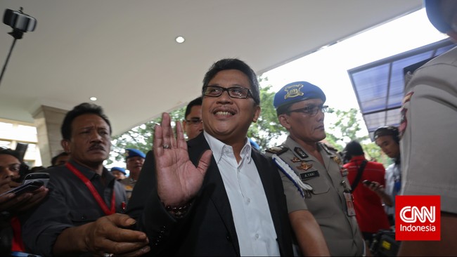 "Pertemuan pertama dihadiri saya dan Tjahjo tapi saat pembahasan capres dia tidak hadir," kata politikus PDI Perjuangan Hasto Kristiyanto.