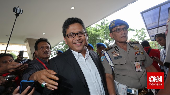 Pelaksana tugas Sekretaris Jenderal Partai Demokrasi Indonesia Perjuangan Hasto Kristianto diundang Komisi Hukum DPR untuk membeberkan soal Samad.