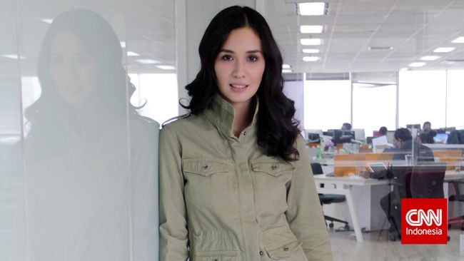 "Saya kagum dengan para penderita HIV yang kemudian tetap bertahan dan berjalan tegak, padahal itu berat banget," ujar Marsha Timothy.