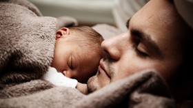 Cuti Melahirkan untuk Ayah Jadi Solusi Cegah <i>Fatherless</i>