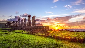 Misteri Pulau Paskah dan 800 Patung Kepala Batu Raksasa