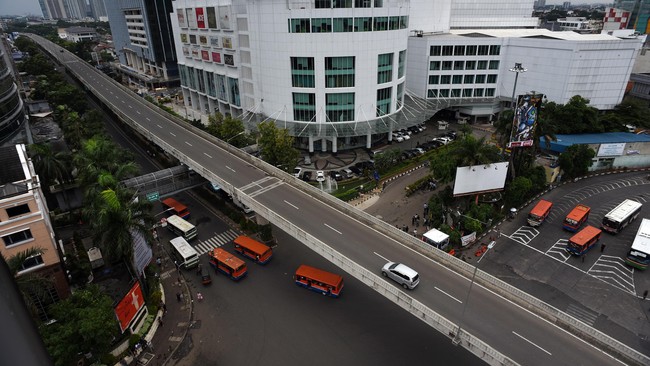 Penggunaan anggaran tahun 2014 dikhawatirkan membuat pembangunan Jakarta akan terhambat, sebab ada selisih Rp 180 miliar antara anggaran 2014 dan 2015.
