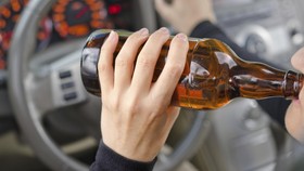 Misteri Hubungan Warna Mata dan Kecanduan Alkohol