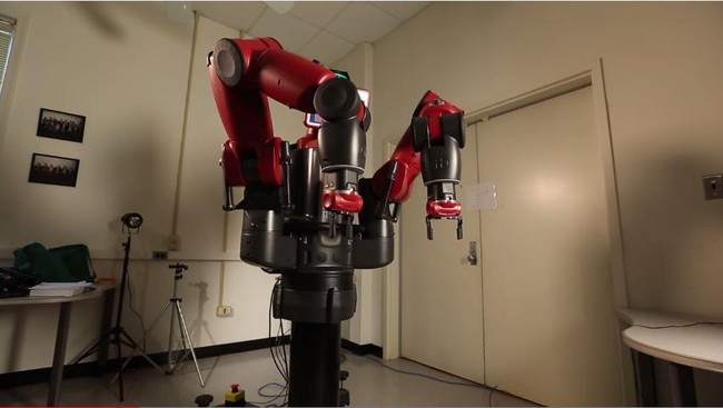 Robot militer yang dirancang untuk berada di medan perang, kini tengah belajar cara memasak melalui berbagai video yang ada di YouTube.