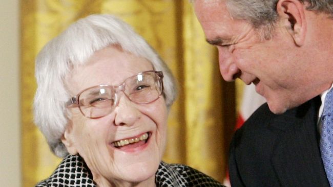 Dengan rendah hati, Sorkin mengatakan kalau ia bukan Lee, namun ia tetap berusaha yang terbaik dalam mewujudkan teater To Kill a Mockingbird.