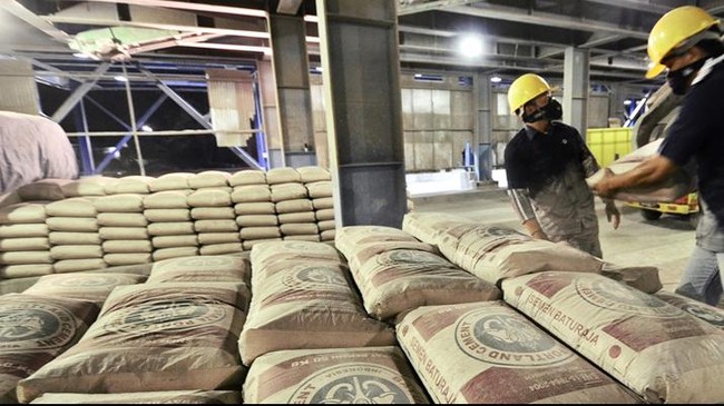 Setelah memerintahkan PT Semen Indonesia Tbk menurunkan harga jual semen Rp 3 ribu per sak, kini investasi baru di industri tersebut akan dibatasi.