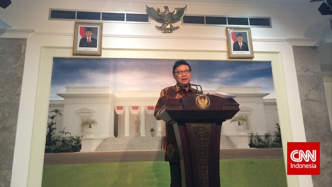 Menteri Dalam Negeri Tjahjo Kumolo yang hadir di gedung DPR RI, Jakarta, menyatakan siap membeberkan kronologi pertemuannya dengan Ketua KPK Abraham Samad.