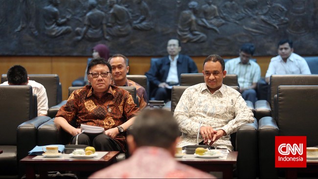 Mantan Sekretaris Jenderal PDIP Tjahjo Kumolo membenarkan adanya pertemuan antara Ketua KPK Abraham Samad dengan beberapa petinggi PDIP pada tahun lalu.
