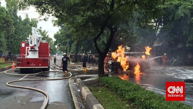 Kepolisian menyebut teror pembakaran mobil di Jateng memiliki motif memicu keresahan warga dan dilakukan terhadap korban secara acak.