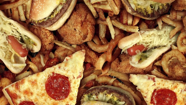 Promo Makanan Bikin Orang 'Makan Tidak Sadar' dan Berlebihan Tak hanya melalui aroma. Banyak hal yang membuat konsumsi makanan tertentu menjadi lebih besar. Salah satunya adalah promo.
