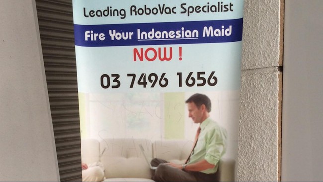 Presiden Jokowi bertolak ke Malaysia di tengah kontroversi iklan menghina TKI di negeri itu. Putra-putrinya, Kahiyang dan Kaesang, ikut dalam rombongan.