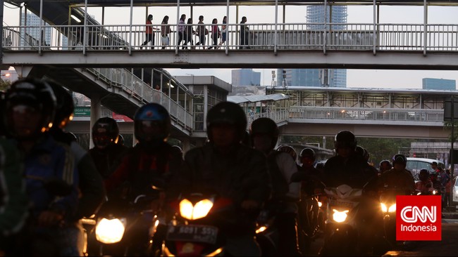 Adanya Perda Nomor 2 Tahun 2015 tentang Pajak Kendaraan Bermotor diyakini Ahok dapat meningkatkan penerimaan pajak kendaraan bermotor hingga 35 persen.
