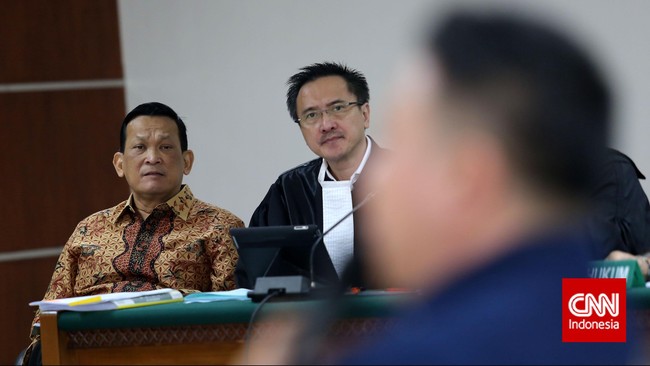 Empat perusahaan tersebut dipinjam namanya dan dokumennya dipalsukan agar bisa jadi peserta lelang. Lelang simulator SIM hanya sekadar formalitas.
